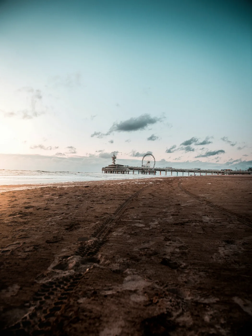 Het strand en de pier van Scheveningen